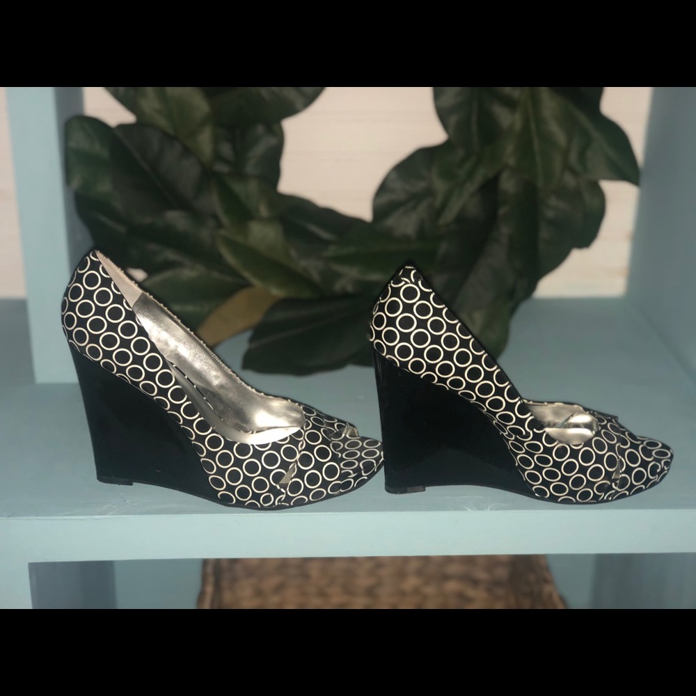 Jessica Simpson geometric wedges